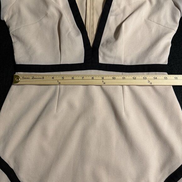 Missguided Nude Mini Dress Deep V Neck Womens Size 10 - Picture 6 of 13
